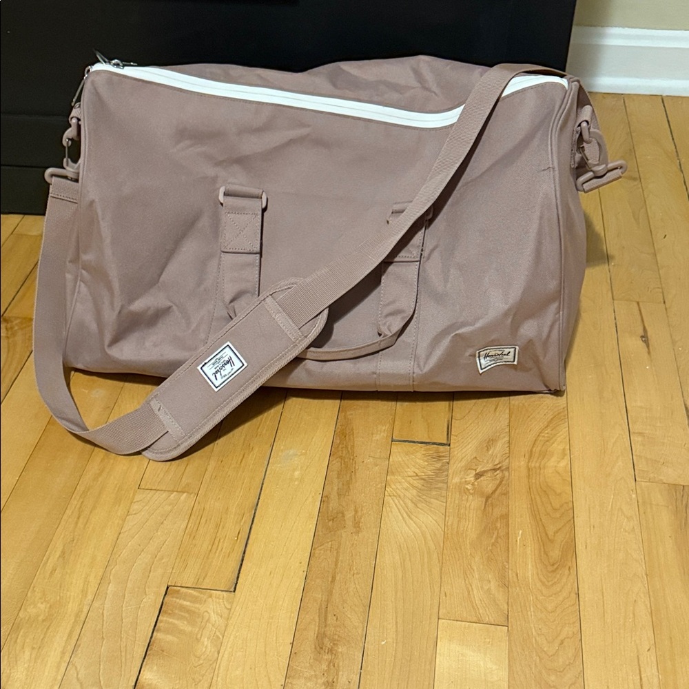 Herschel Supply Company Duffel Bag in Dusty Rose